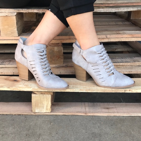 Shoes - 😍Restock ❗️Woven Ankle Bootie Light Grey